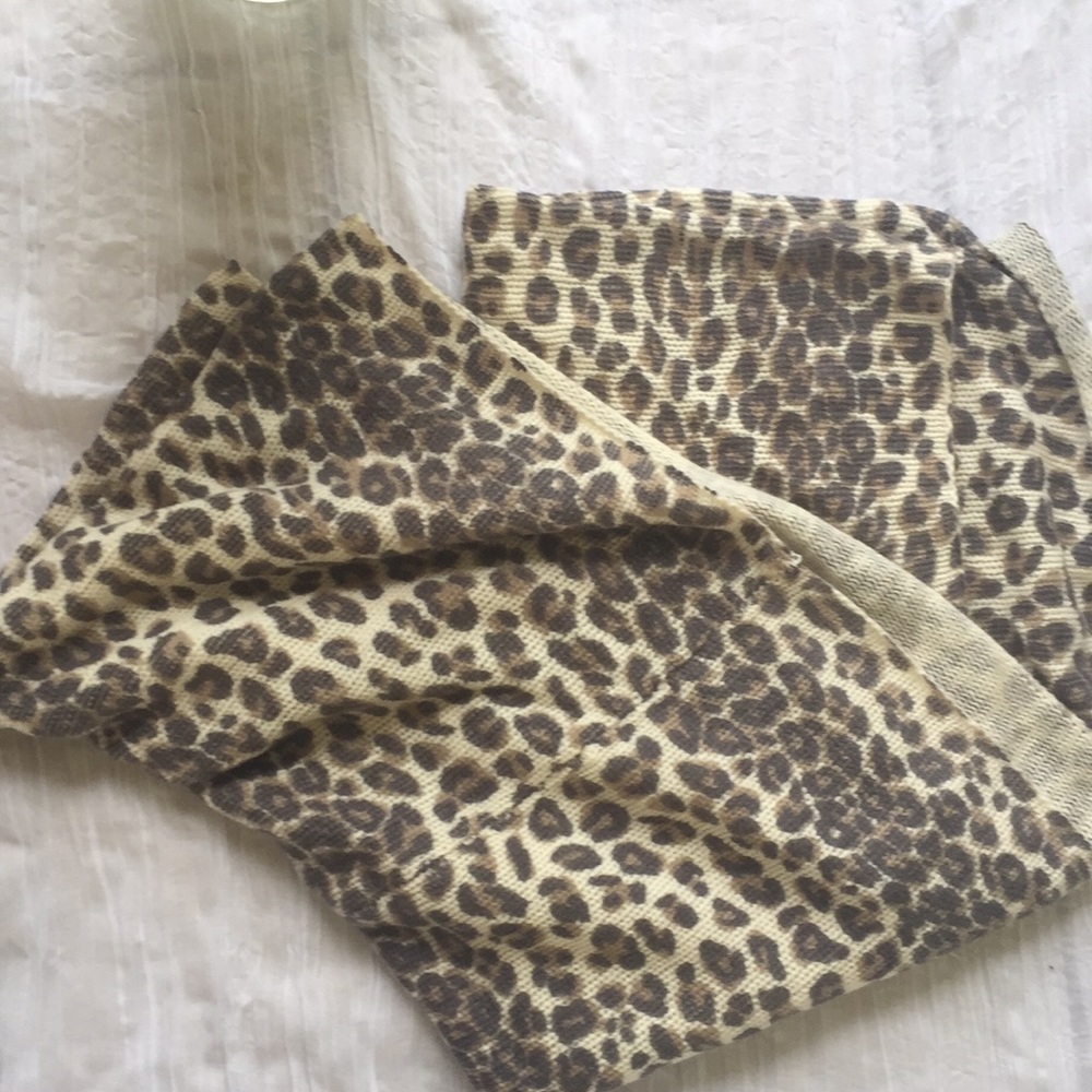 SKULL CASHMERE | Cashmere Leopard Infinity Scarf